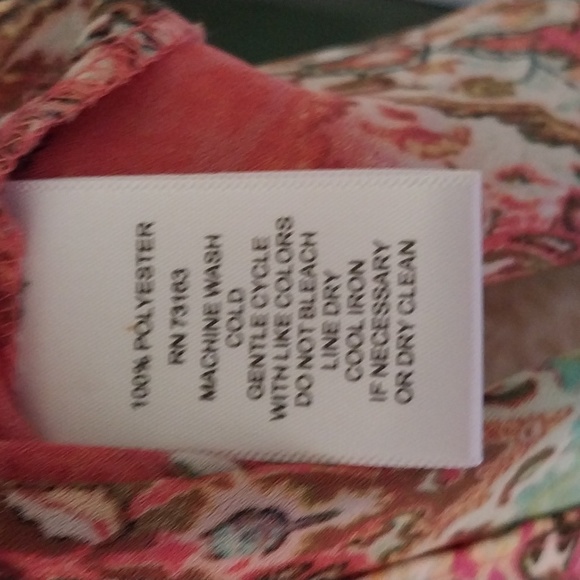 Spense woman's cold shoulder top. Size Xlg. - Picture 7 of 8